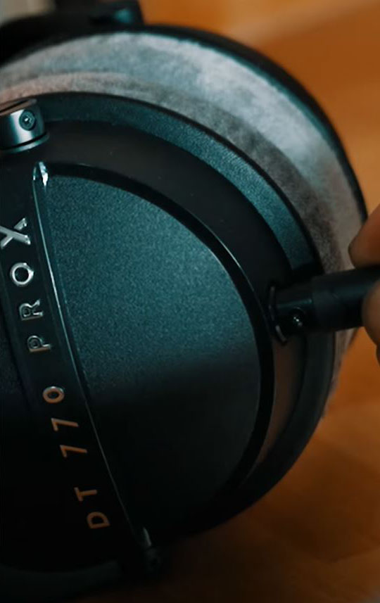 Beyerdynamic DT 770 Pro X Limited Edition Over-Ear Studio Beyerdynamic DT 770 Pro X Limited Edition Over-Ear Studio
